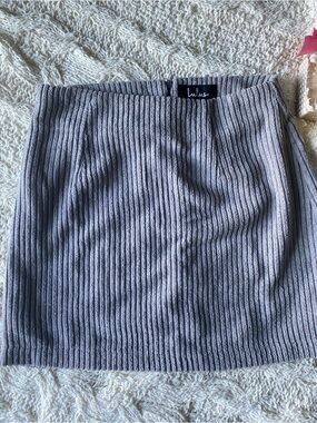 🚨Priced for quick sale🚨 Lulu's Light Gray Ribbed Knit Mini Skirt Size XS Excelle